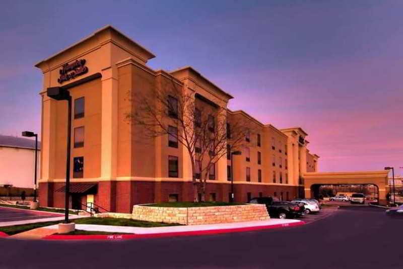 Hampton Inn And Suites San Antonio Airport Exterior foto